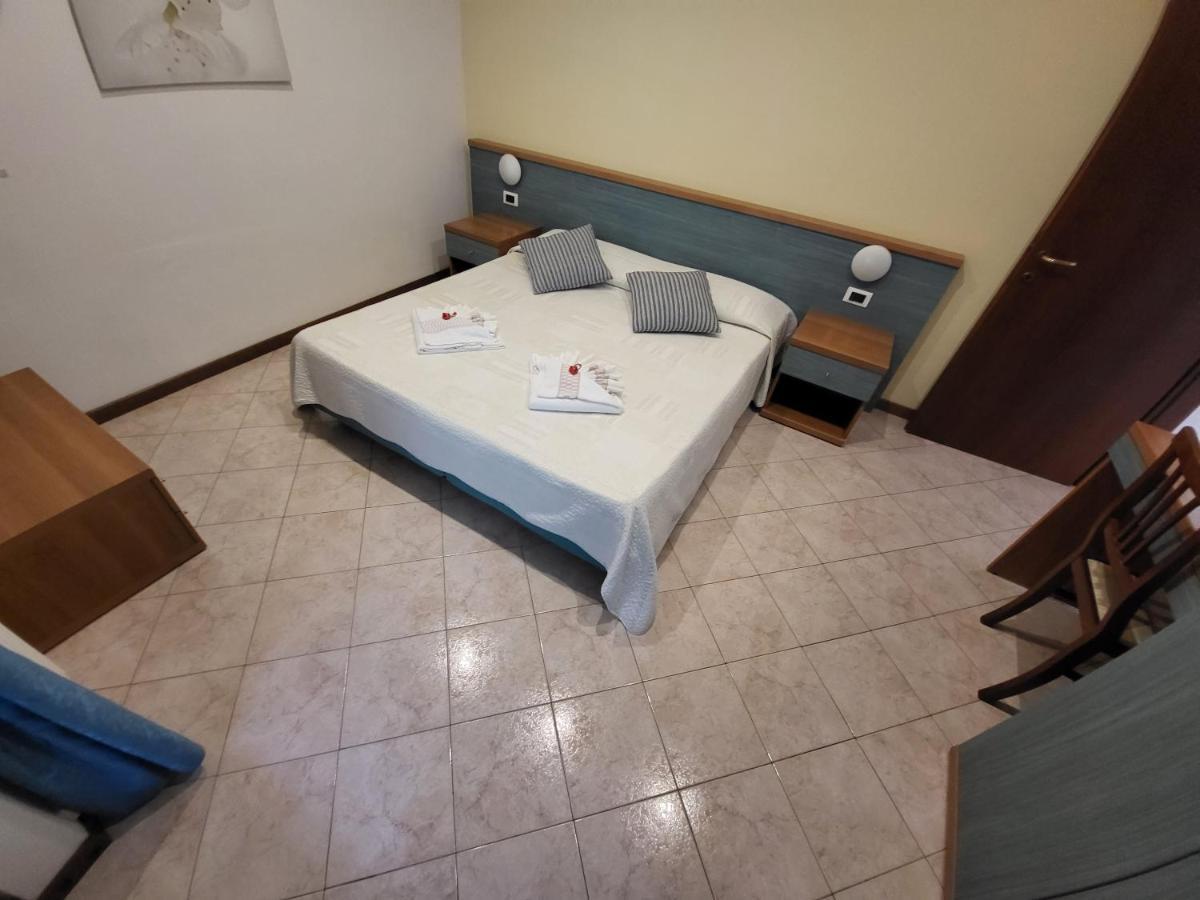 Residence Villa Margherita Бренцоне-суль-Гарда Екстер'єр фото