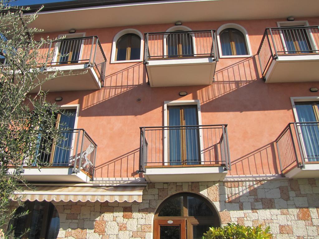 Residence Villa Margherita Бренцоне-суль-Гарда Екстер'єр фото